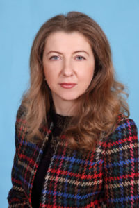 Директорка закладу Вчителька української мови та літератури