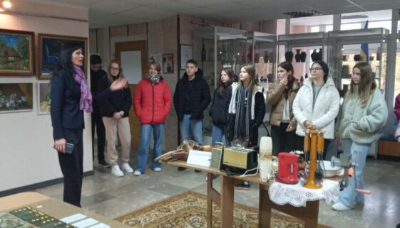 Учні 8-А класу побували на екскурсії в краєзнавчому музеї