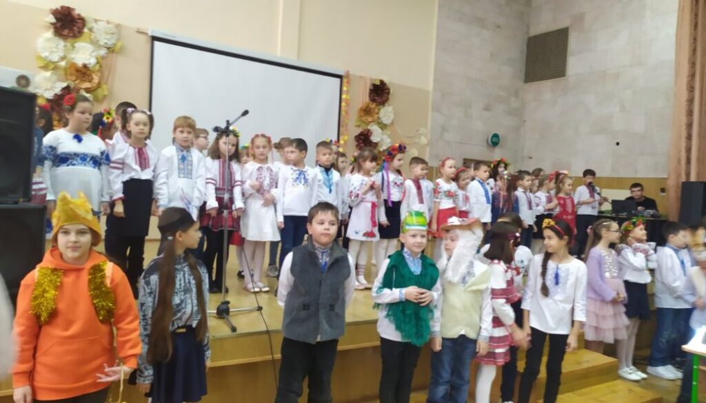 Свято для учнів початкової школи «У країні народної творчості»