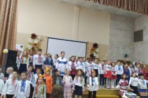 Свято для учнів початкової школи «У країні народної творчості» Свято для учнів початкової школи «У країні народної творчості»