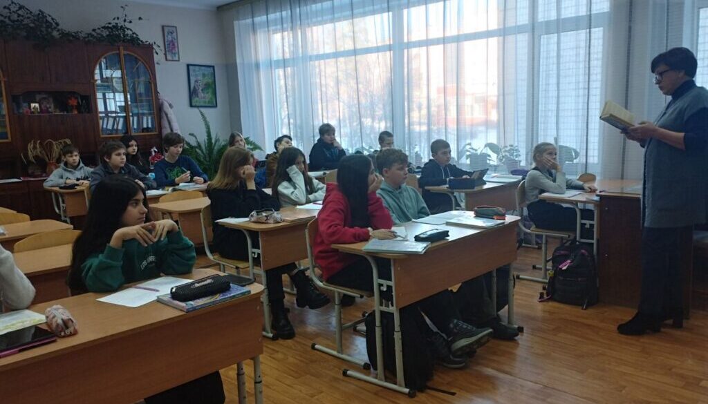 Учні 6-А класу читали психологічні новели Миколи Хвильового