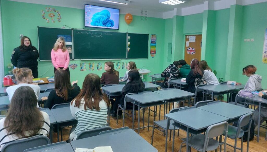 Профілактичні бесіди з інспектором сектору ювенальної превенції відділу превенції